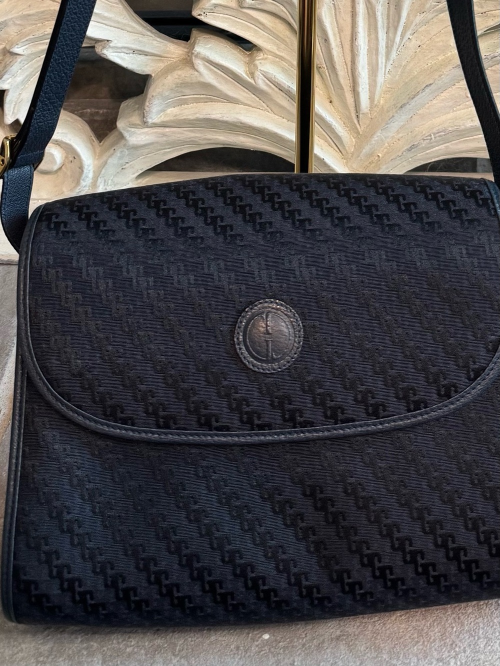 Gucci Black Women's Crossbody Bag - Classic Quilted Design with COA